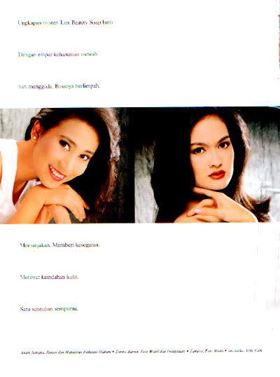 gadis cantik pamer memek