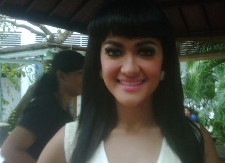 gambar dewi persik