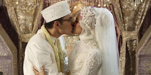 malam pertama suami isteri bersetubuh