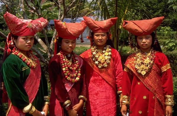 makalah suku bugis