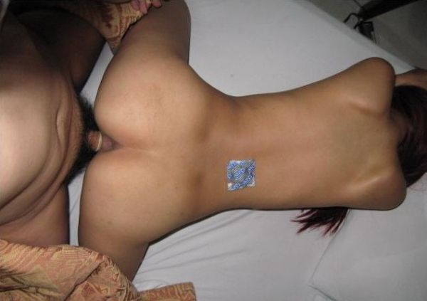gambar perempuan kondom