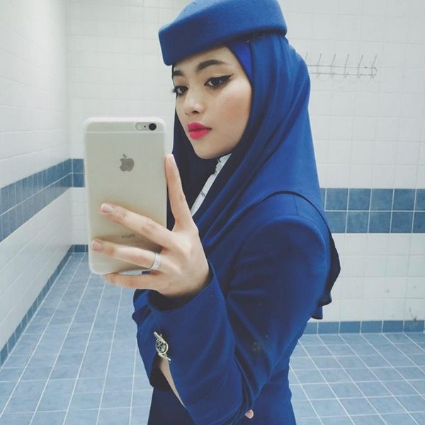 wanita cantik berhijab