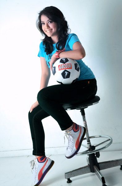 susu montok artis