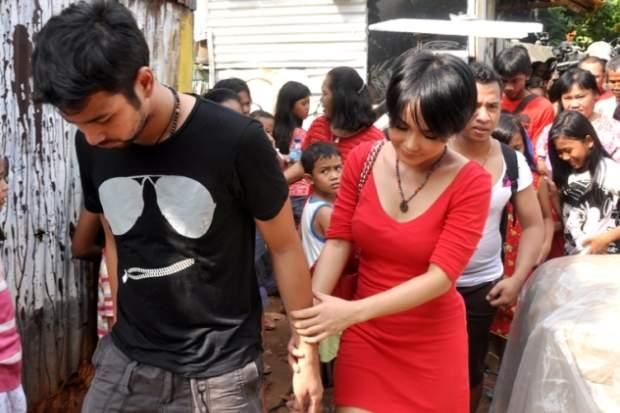 valentine tanpa pasangan baju nikah