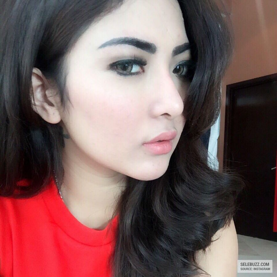 foto artis ayu anjani