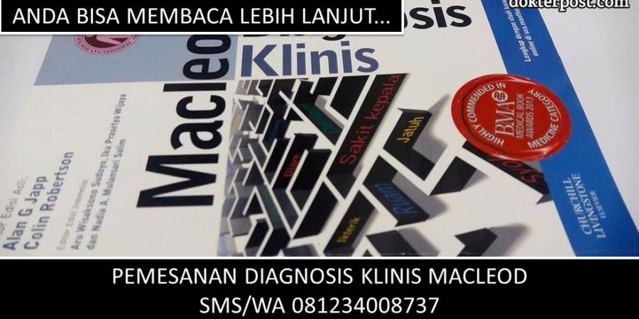 gambar orang tua menyalakan rokok