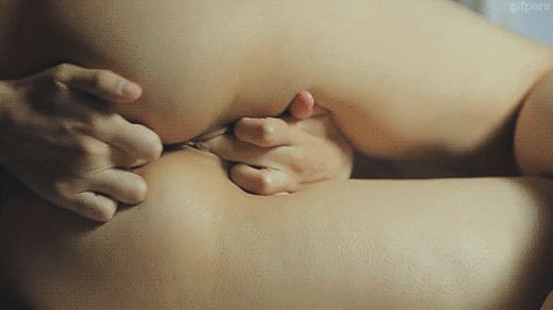 perempuan hisap kontol
