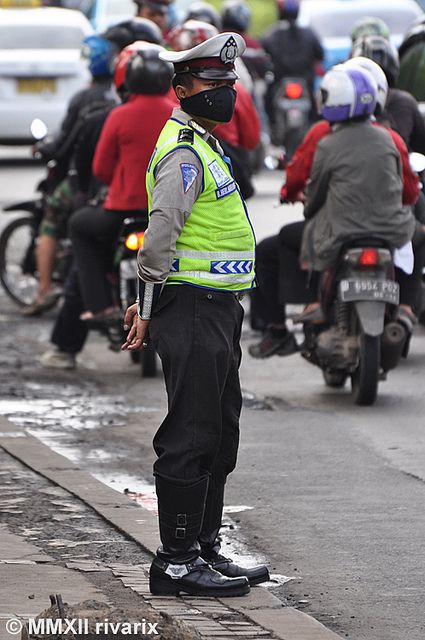 polisi bugil