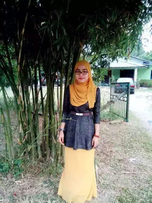 riry kerudung bugil
