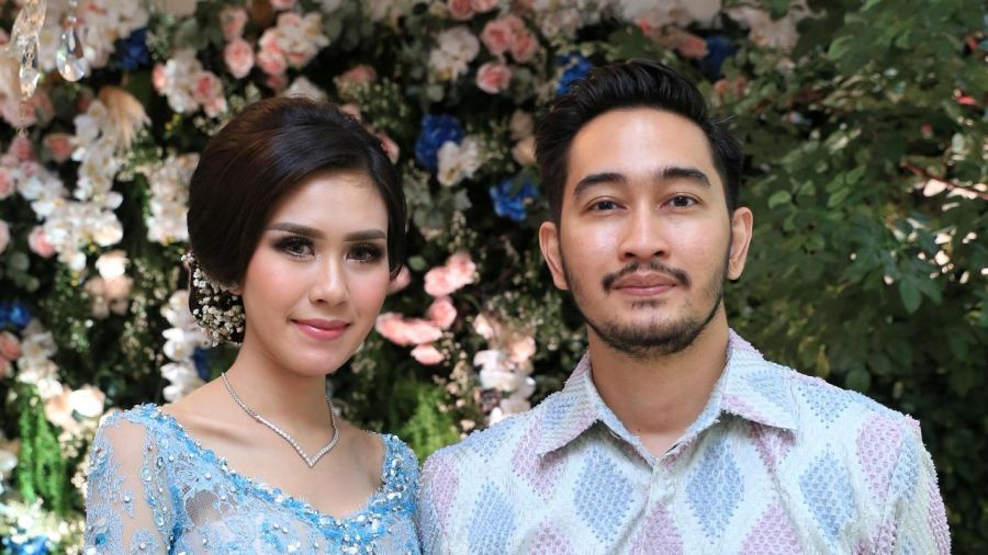 cium suami istri