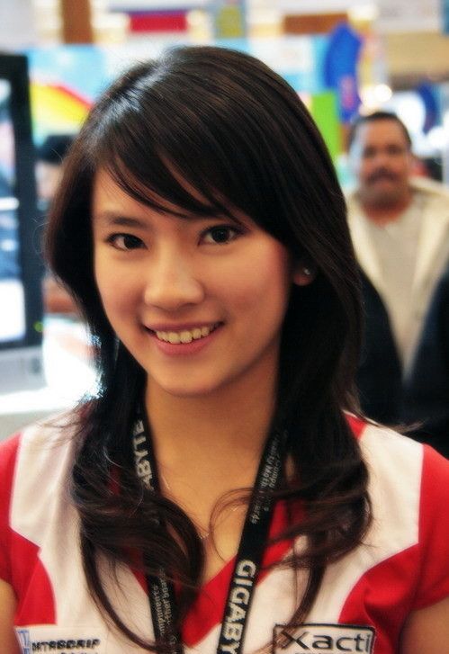 cewek cantik bugil ngangkang