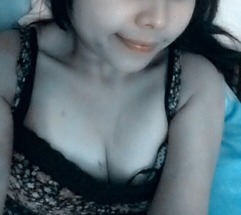 gambar susu montok artis indonesia