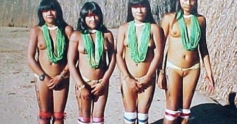 kehidupan suku dayak pedalaman