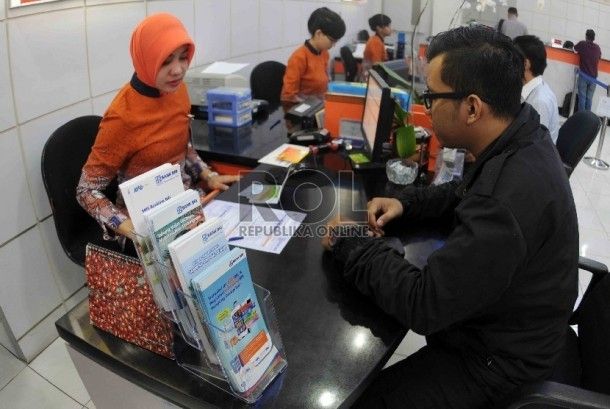 pria pegawai bank