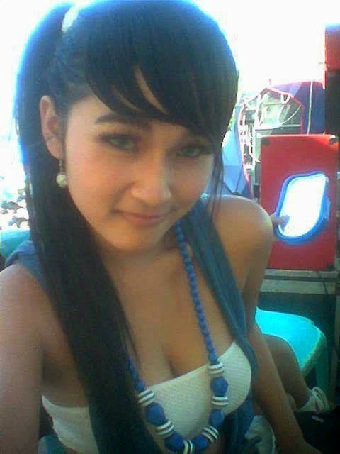cewek jilbab pamer memek