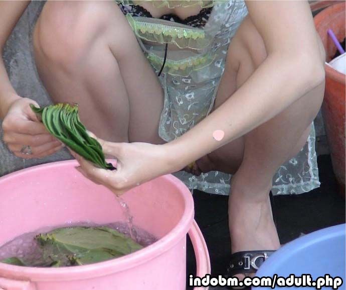 artis yang kelihatan puting susu