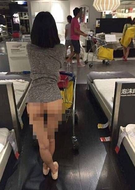 wanita tanpa pakaian apapun