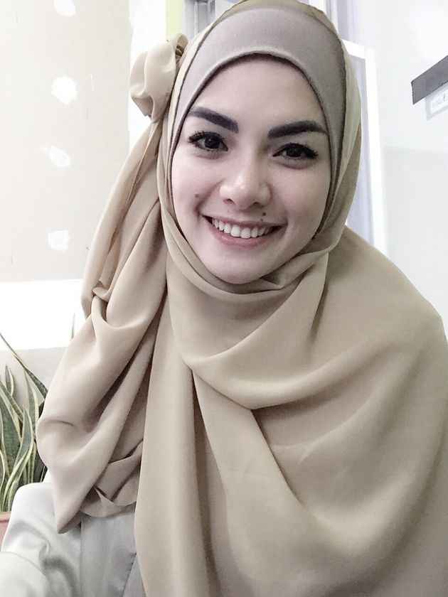 gambar gadis cantik tanpa busana
