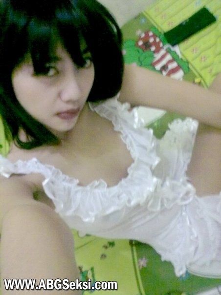 gambar kartun cewek galau indah