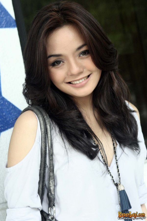 model rambut gita sinaga