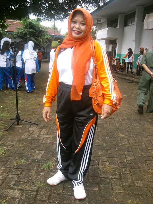 bukit di atas rumah mungil