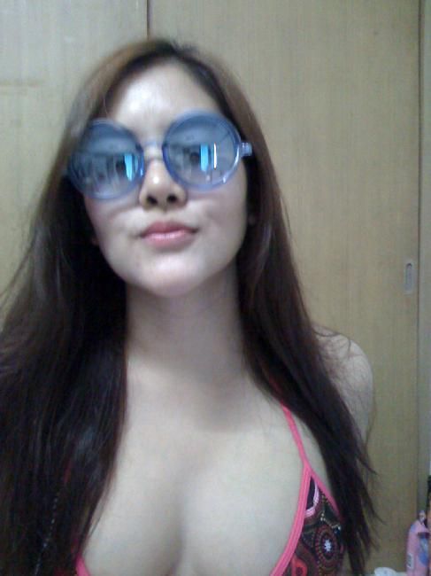 gadis telanjang