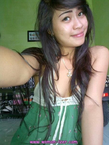 kontol masuk memek cewek bugil