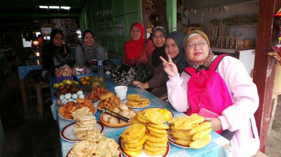celana dalam cerita ustazah