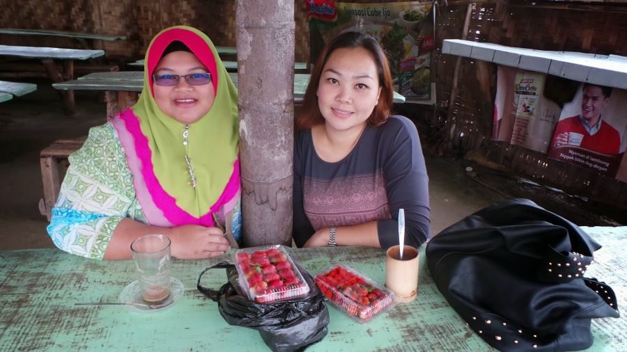 ngintip celana dalam teller bank