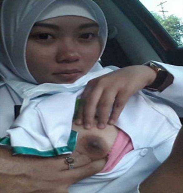 gadis telanjang