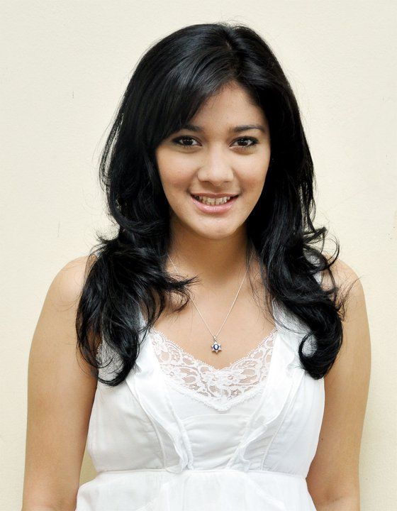naysilla mirdad hot