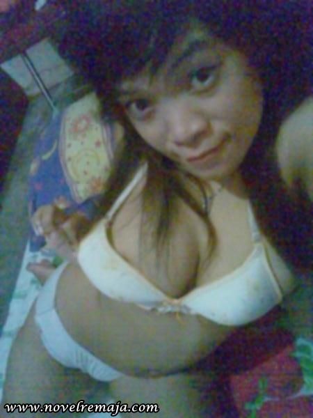 gambar perempuan kelihatan susu