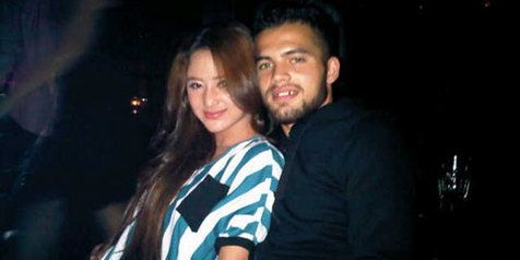 gambar dewi persik telanjang