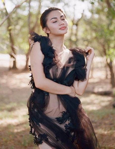 cewek cantik mandi di kali
