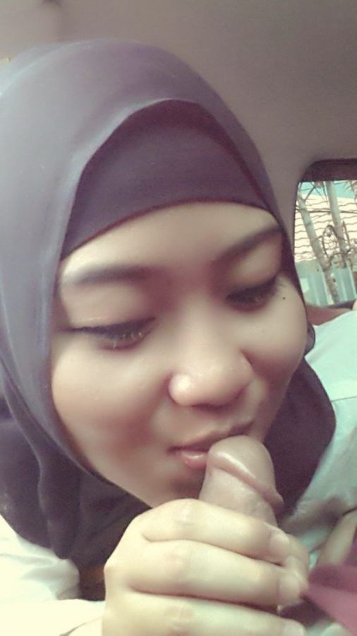 jilbab nyepong kontol