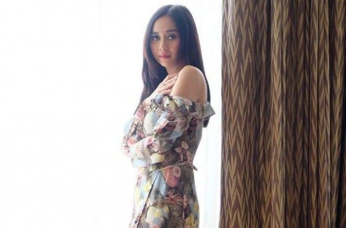 aura kasih telanjang pamer memek