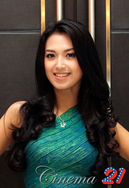 ngangkang pamer memek