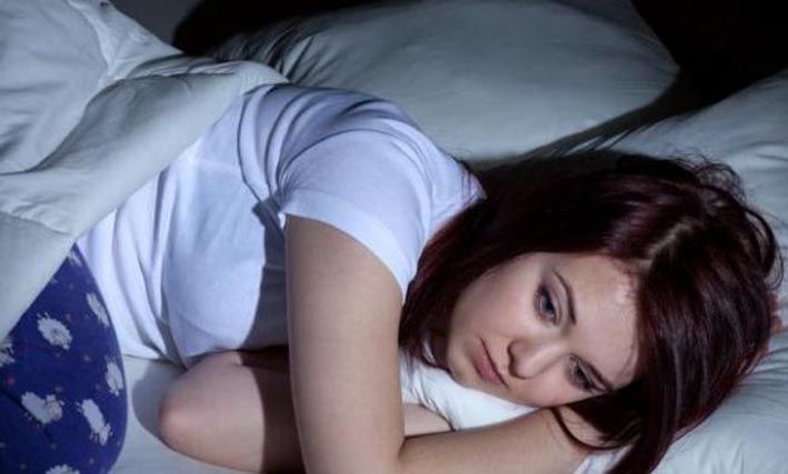 cewek tidur kosan