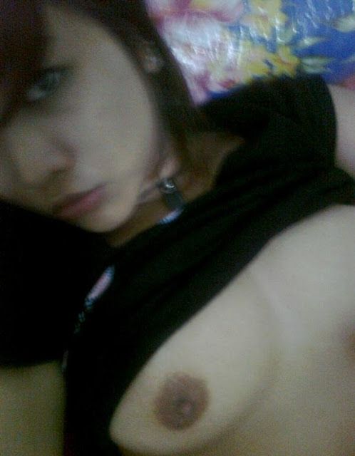 memek cewek narsis
