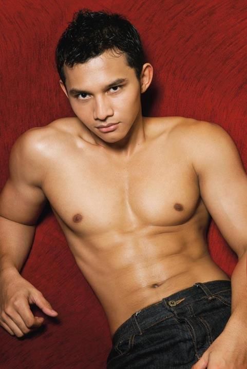 cowok bugil