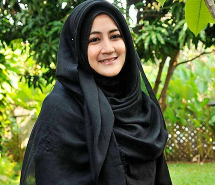 pipik dian irawati sebelum berhijab