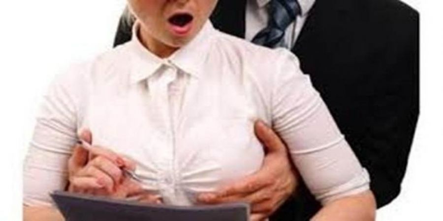 meremas payudara wanita bugil