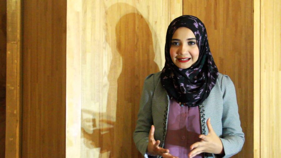 zaskia sungkar memakai baju kekinian