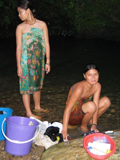 foto wanita sedang mandi