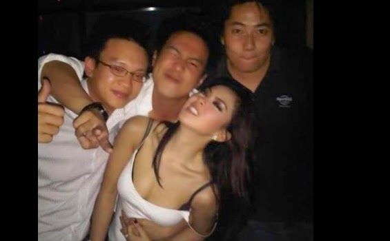 gambar perempuan hisap zakar
