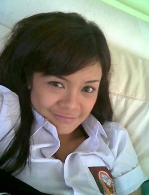 gambar wanita merokok