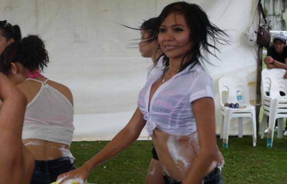 wanita tanpa busana