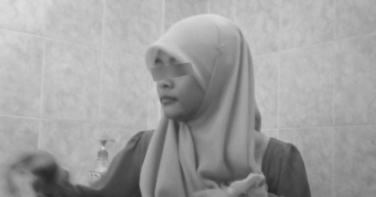 ngintip cewek mandi telanjang