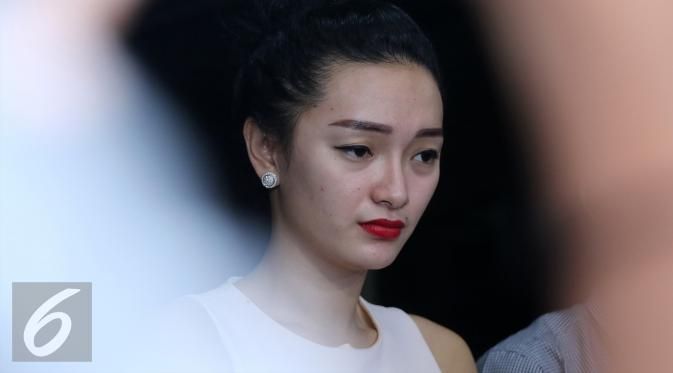 pertunangan zaskia gotik