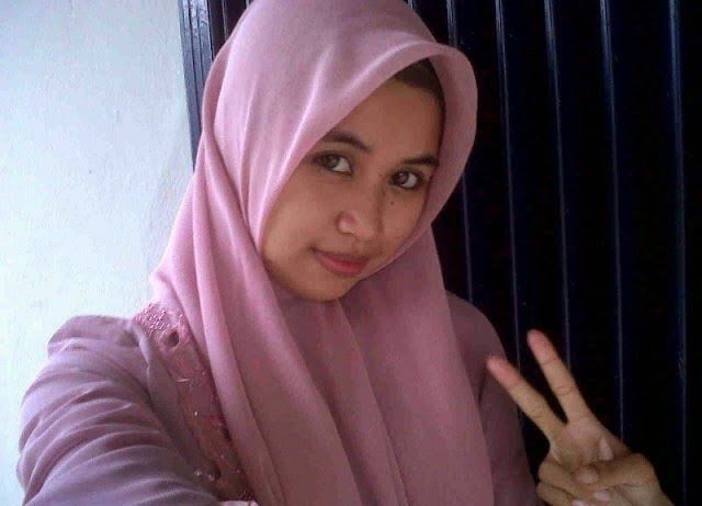 belahan memek cewek bugil